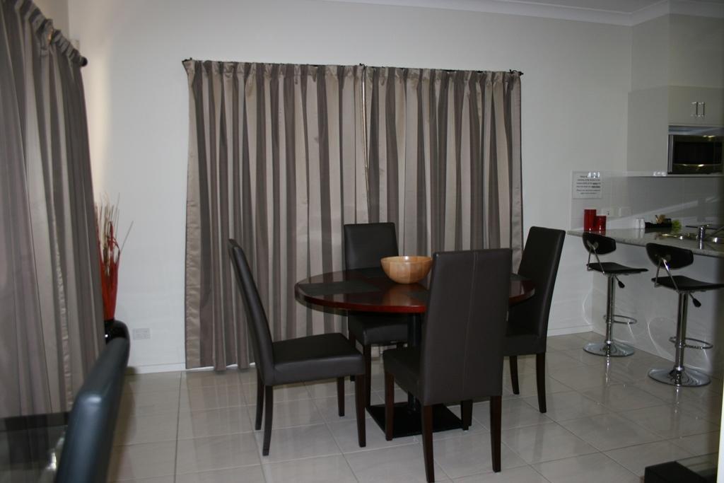 Noah'S Mid City Motor Inn Muswellbrook Szoba fotó