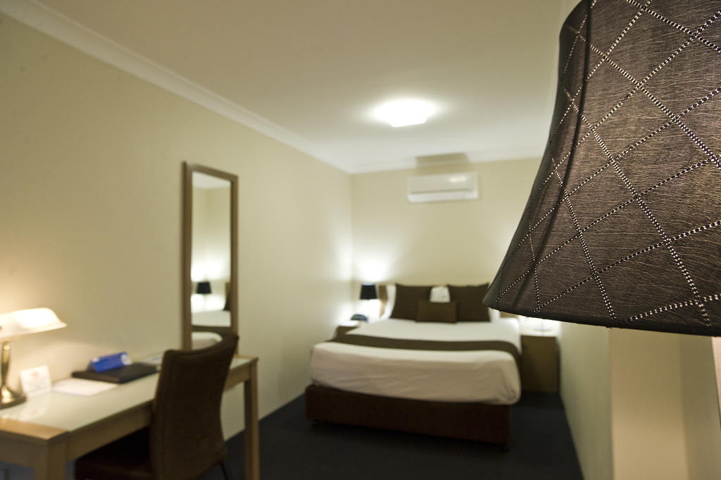 Noah'S Mid City Motor Inn Muswellbrook Szoba fotó